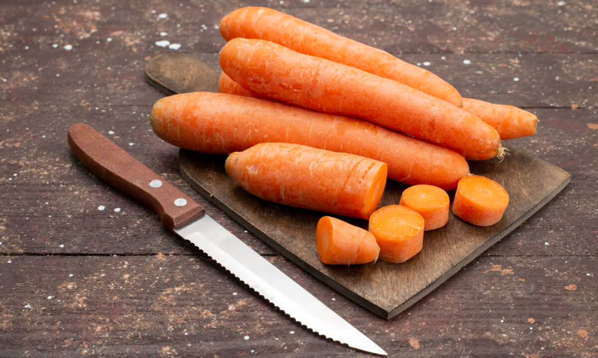 Морква на дошці