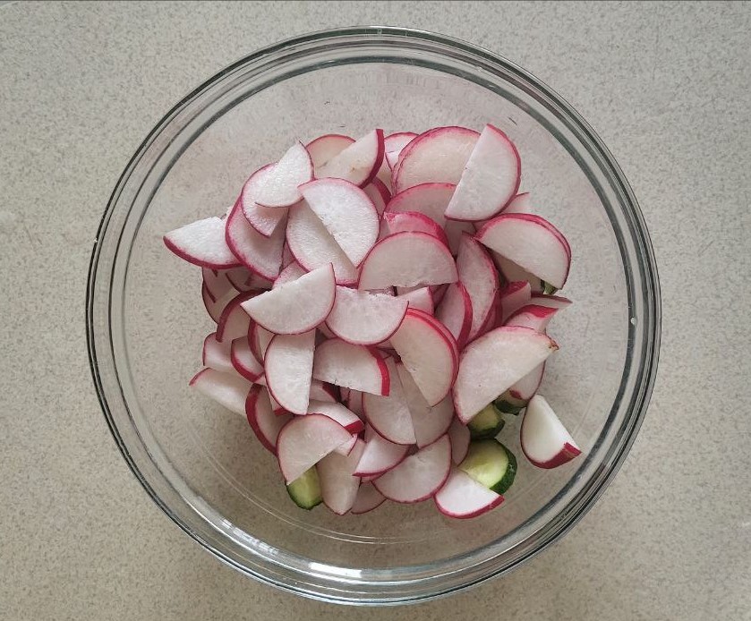 Редиска та огірки