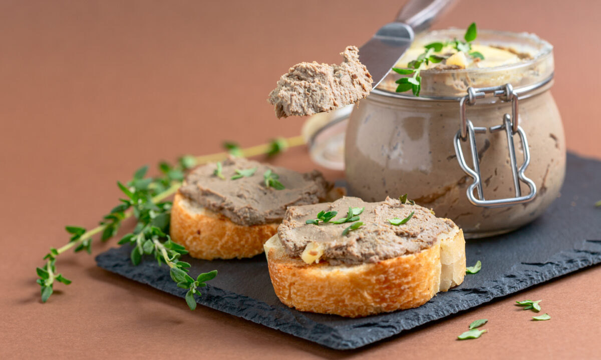 Куриная печень с тостами