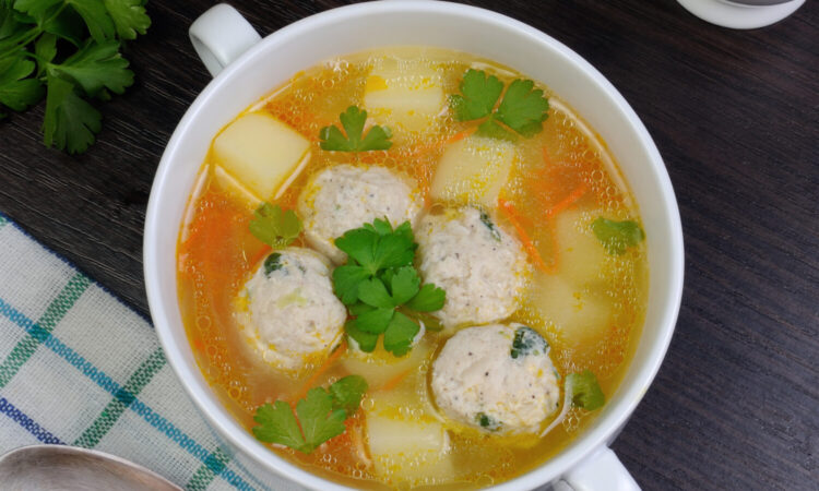 Суп з фрикадельками