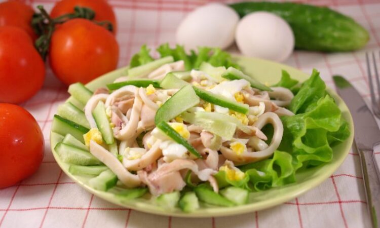 Салат з кальмарами