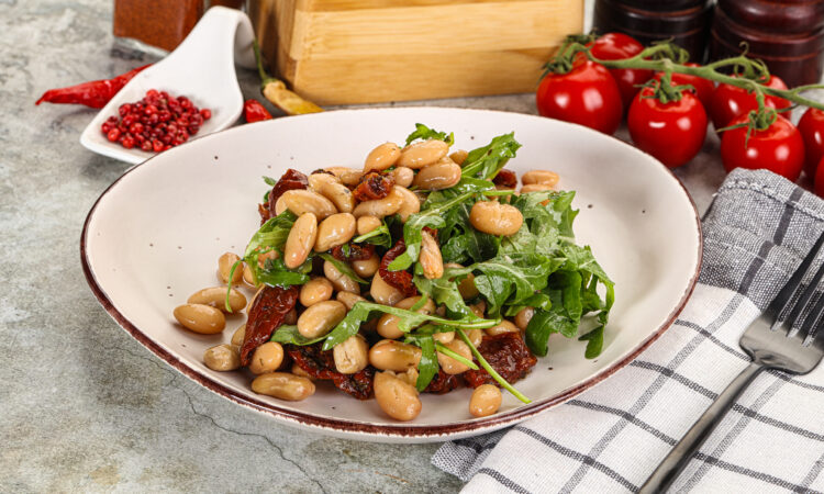 Салат з квасолею