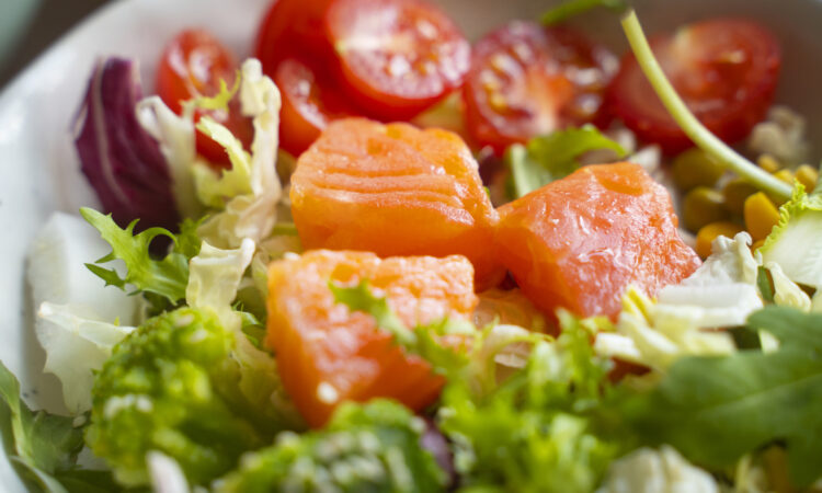 Салат с красной рыбой