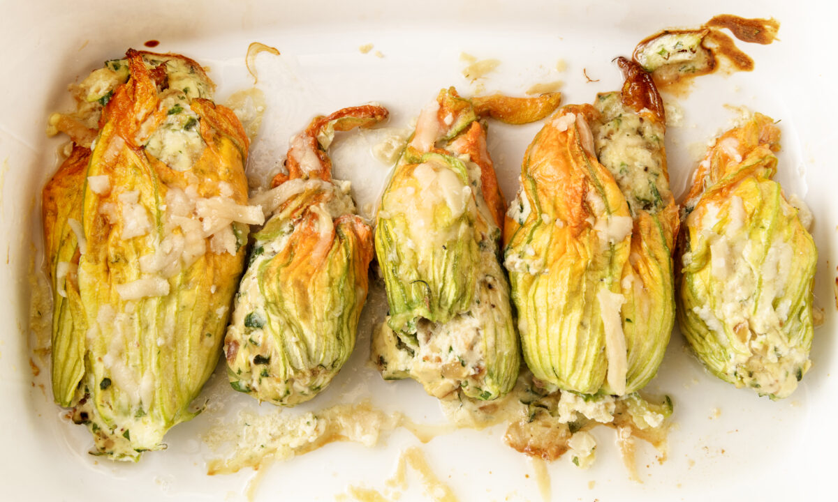 Фаршированные цветы кабачков