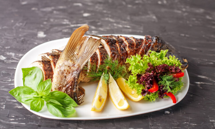 Гефілте фіш — ідеальний рецепт фаршированої риби по-єврейськи