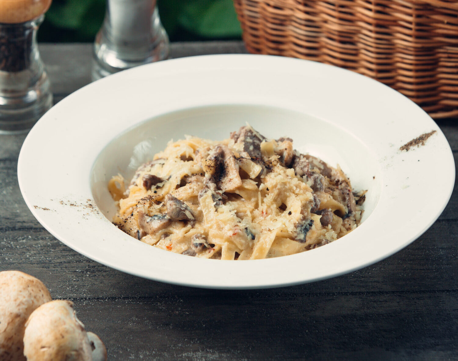 Фетучині з грибами