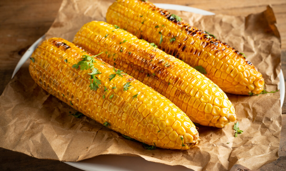 Кукуруза на гриле с ароматным маслом и специями