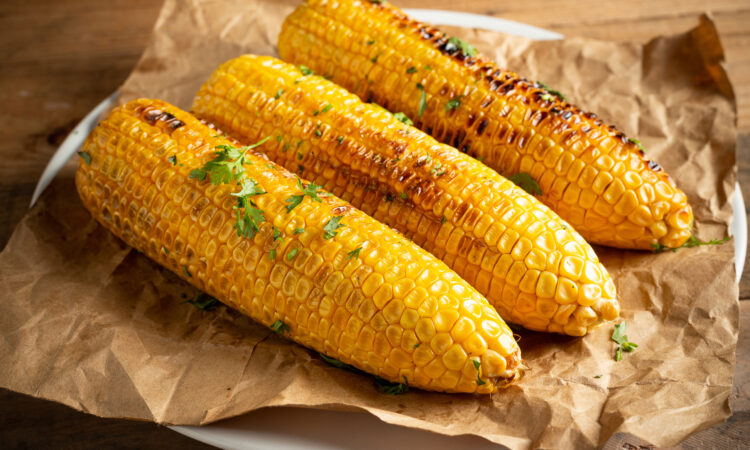Кукурудза на грилі з ароматним маслом та спеціями