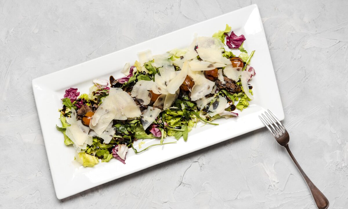 Салат з руколи та пармезану