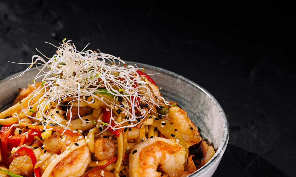 Локшина удон з морепродуктами