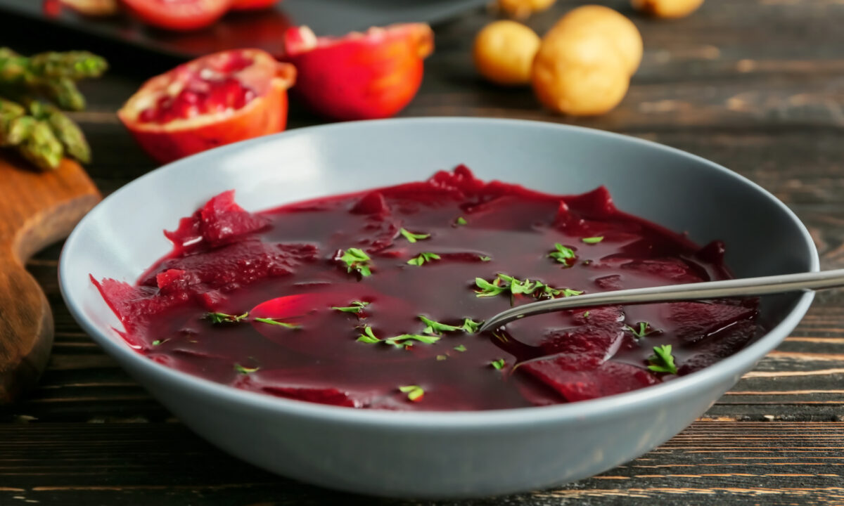 Черный борщ с ушками