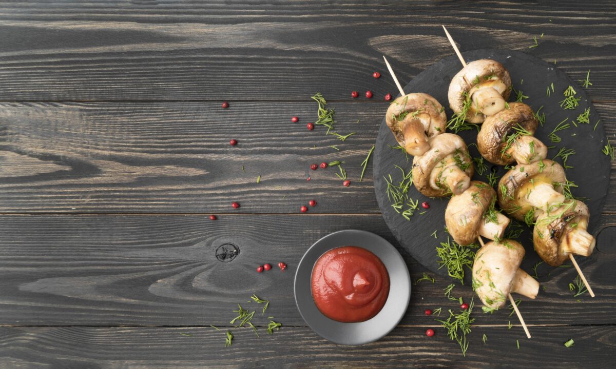 Запеченные шампиньоны на шпажках