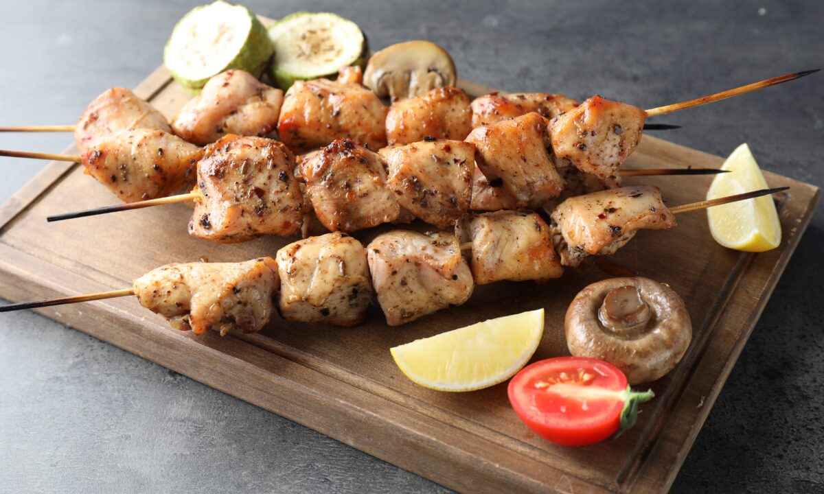 Куриные шашлычки с медово-горчичным соусом