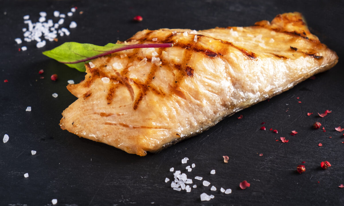 Сочная рыба на гриле с лимонным соусом