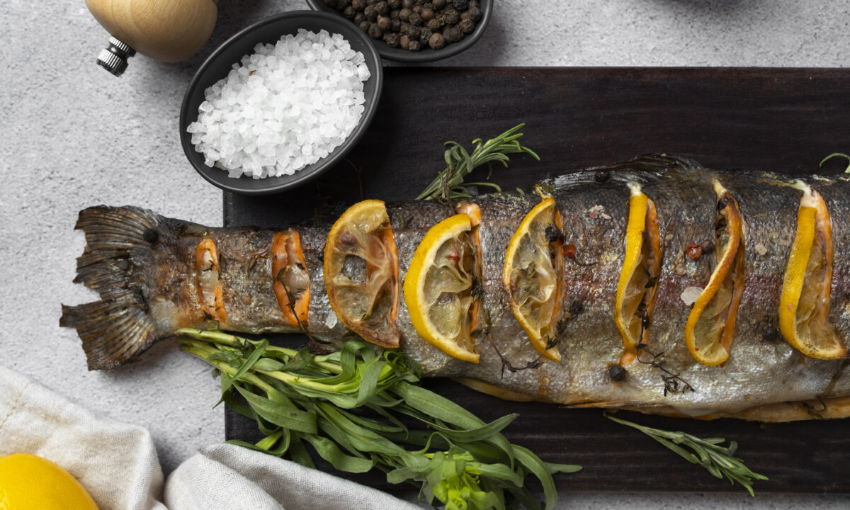 Фаршированная скумбрия с лимонными ломтиками