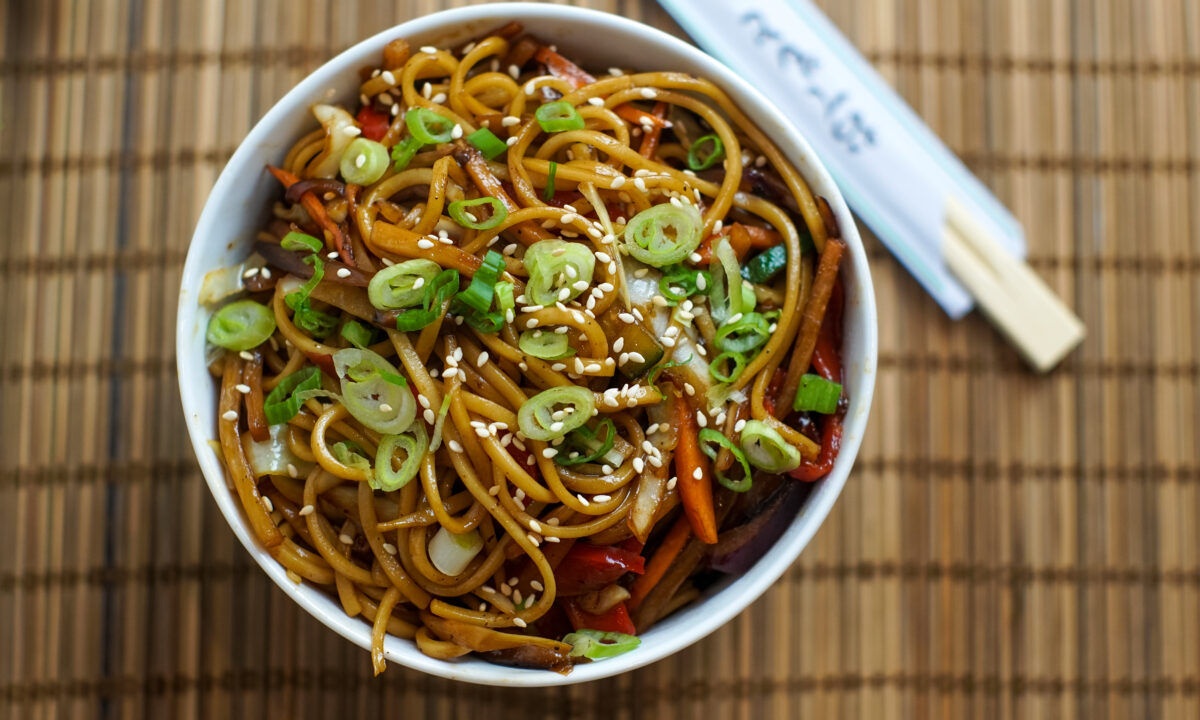 Лапша соба с овощами и соевым соусом