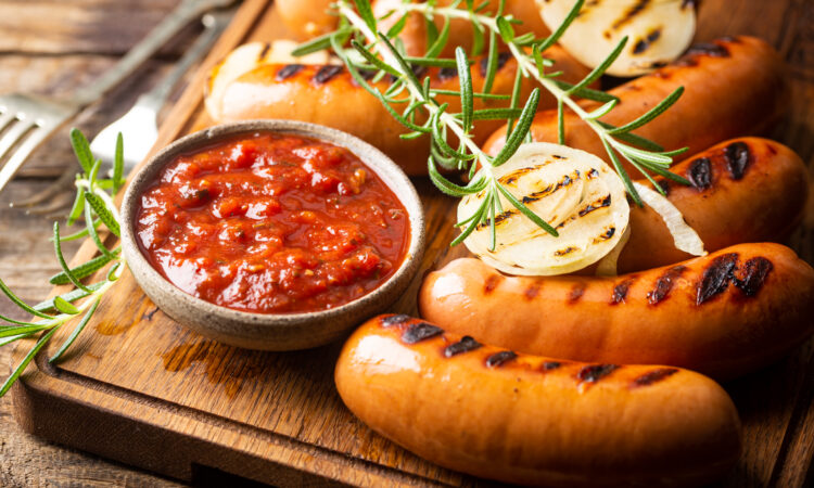 Сосиски на мангале