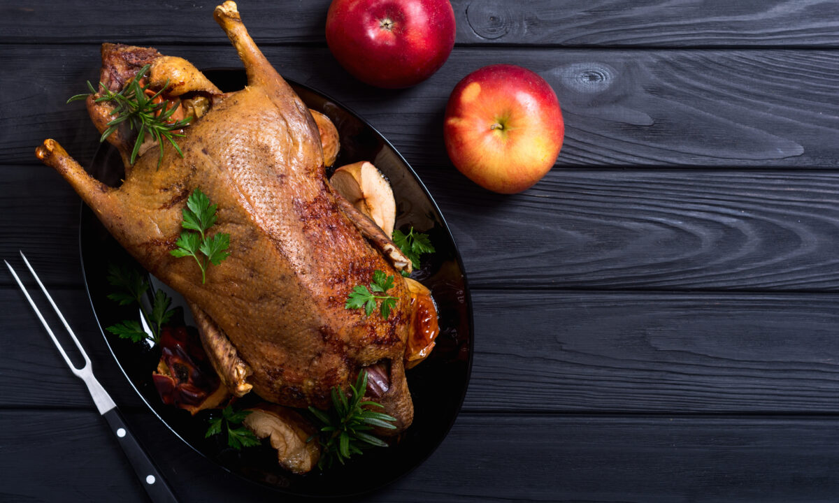 Запечена качка з яблуками