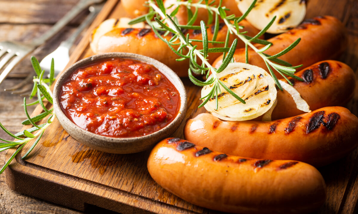 Сосиски на мангале