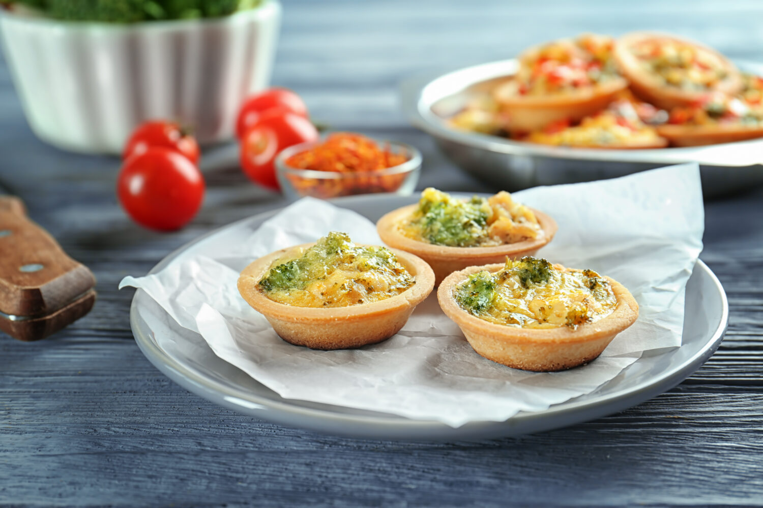 Тарталетки з грибами і сиром