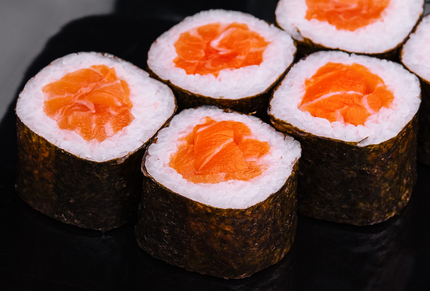 Суші з лососем