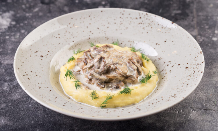Телятина у вершковому соусі
