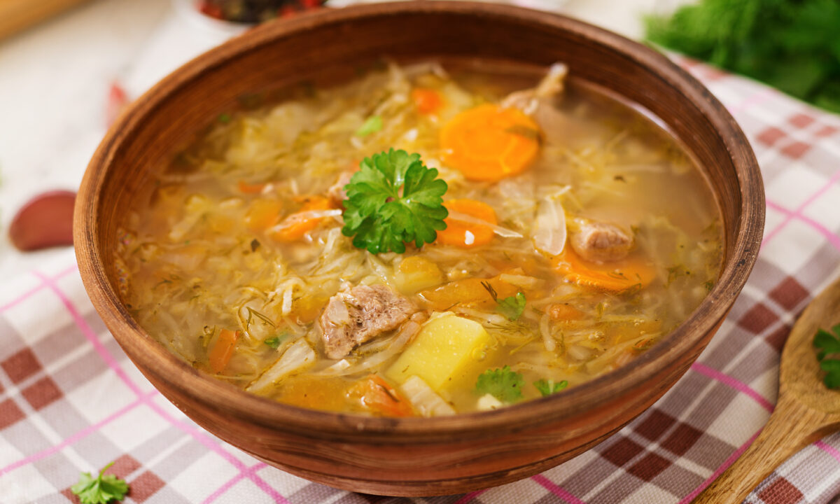 Капусняк з копченими реберцями