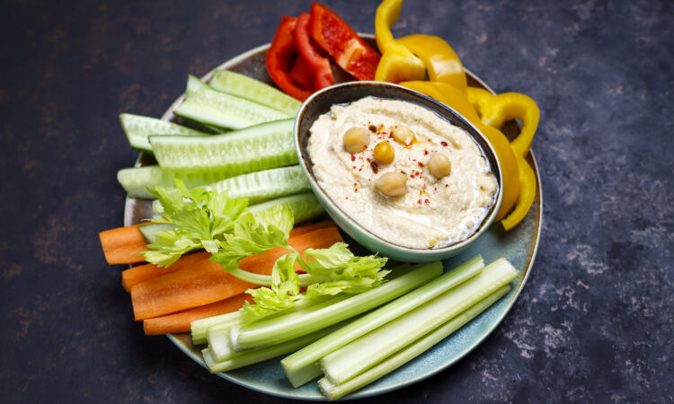 Овочі з хумусом