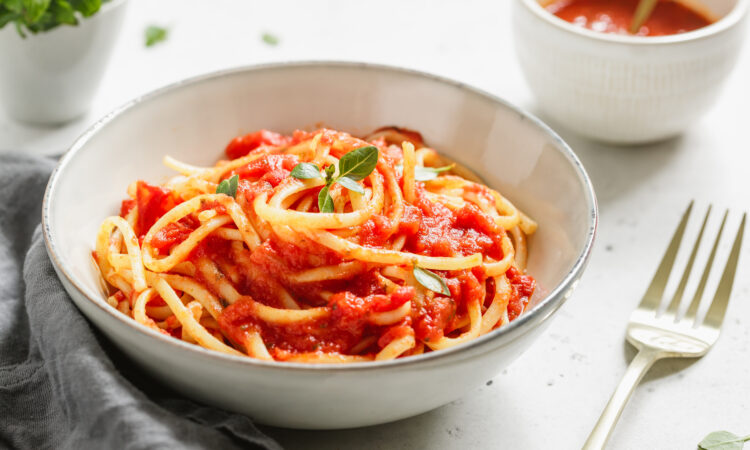 Паста з томатним соусом