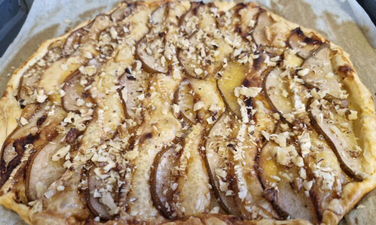 Пирог с грушей и камамбером