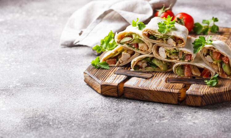 Рулетики з лаваша з куркою