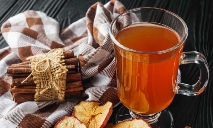 Узвар із корицею