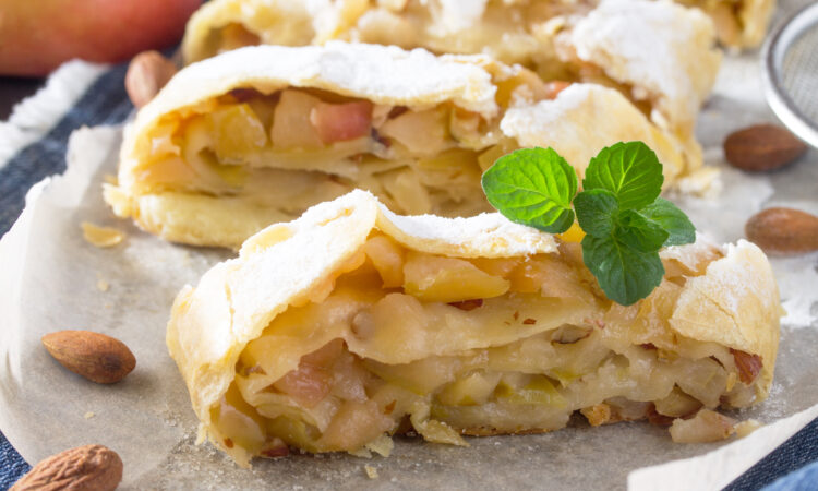 Яблучний штрудель