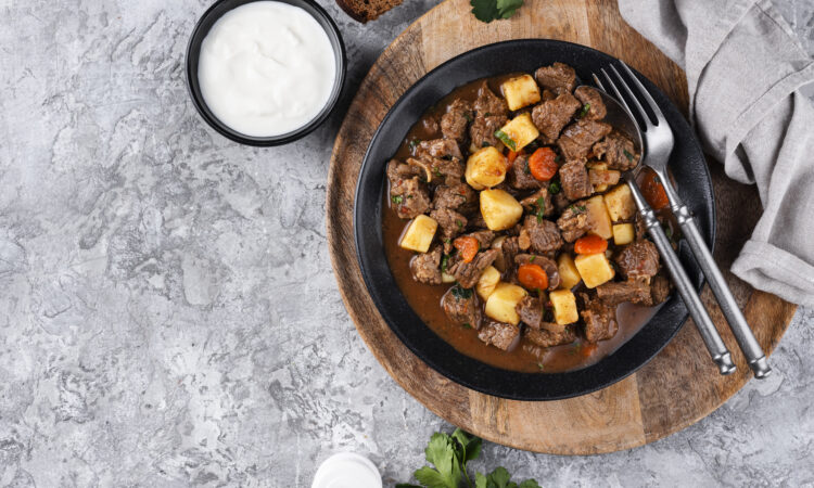 Гуляш з яловичини