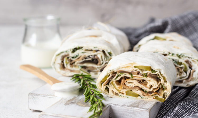 Рулетики з лаваша з грибами