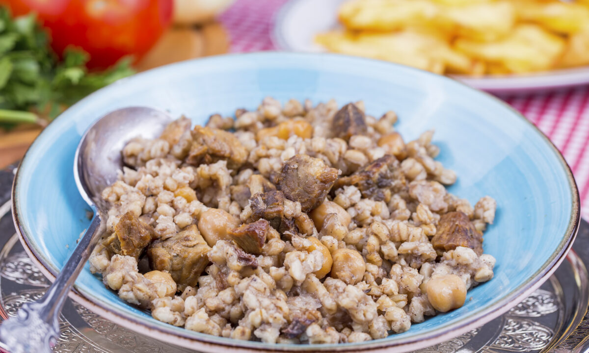 Гречка с тушенкой