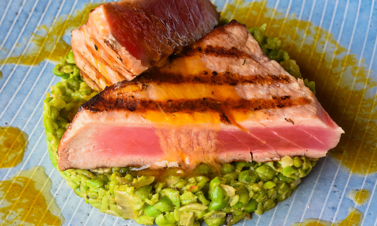 Тунець на грилі з цитрусовим соусом