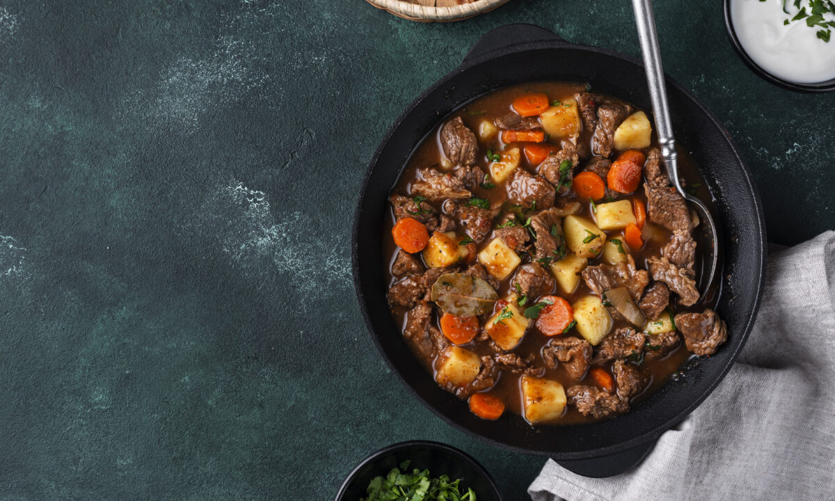 Говядина тушеная с овощами