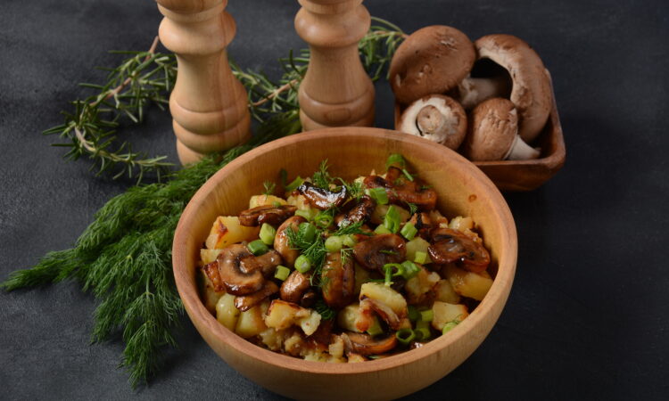 Невероятное жаркое с грибами и картофелем: легкий рецепт для всей семьи