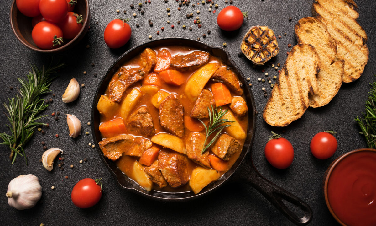 Апетитне печеня зі свининою: ситний обід для всієї родини