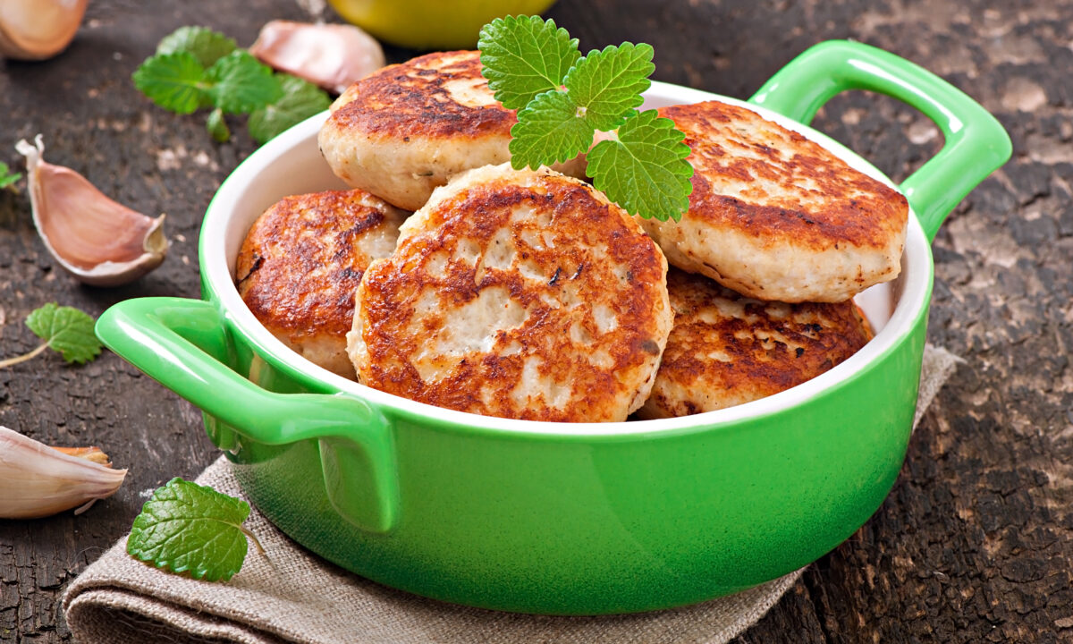 Рыбные котлеты с манкой