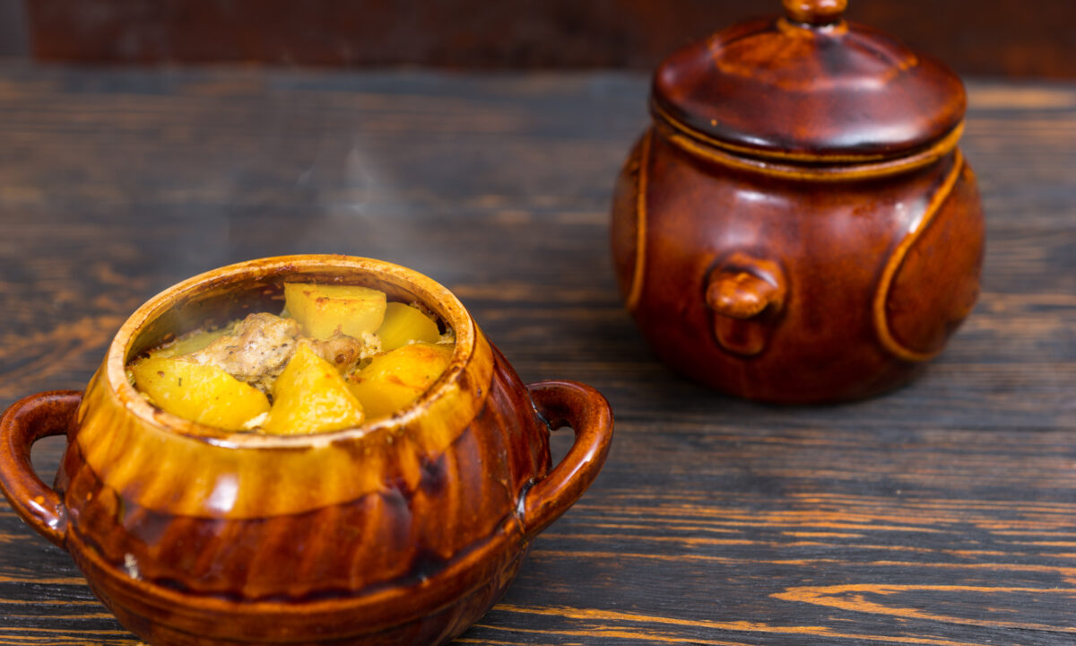 Невероятно вкусное жаркое с курицей: домашний рецепт в горшках