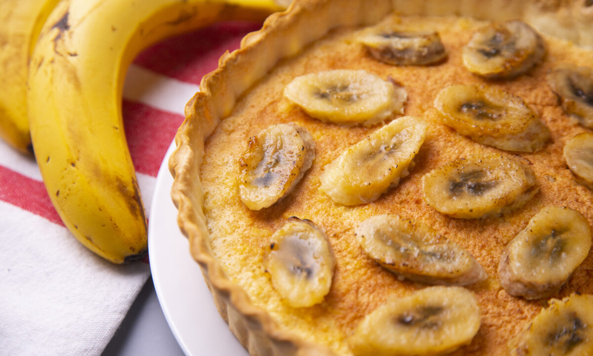 Нежная творожная запеканка с бананом: легкий рецепт для домашнего уюта