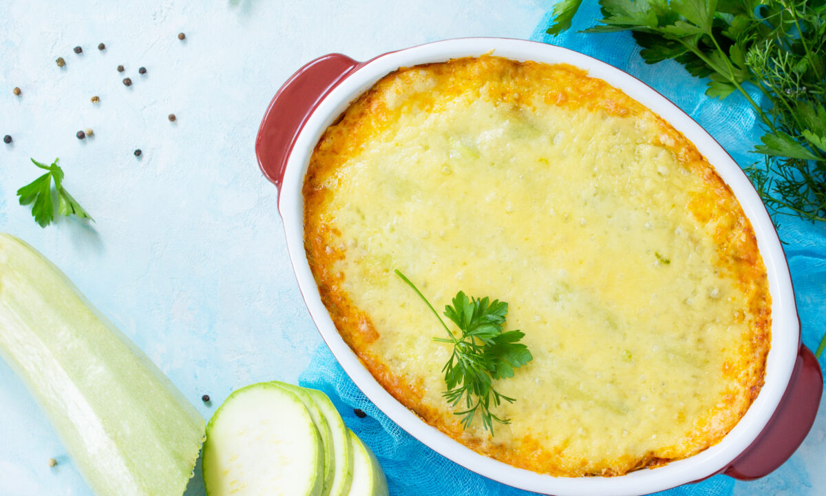 Сочная запеканка из кабачков и курицы с сырной корочкой