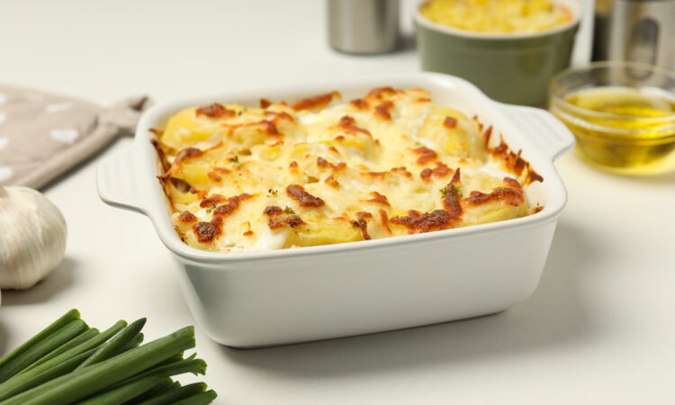 Апетитна картопляна запіканка з сирною скоринкою