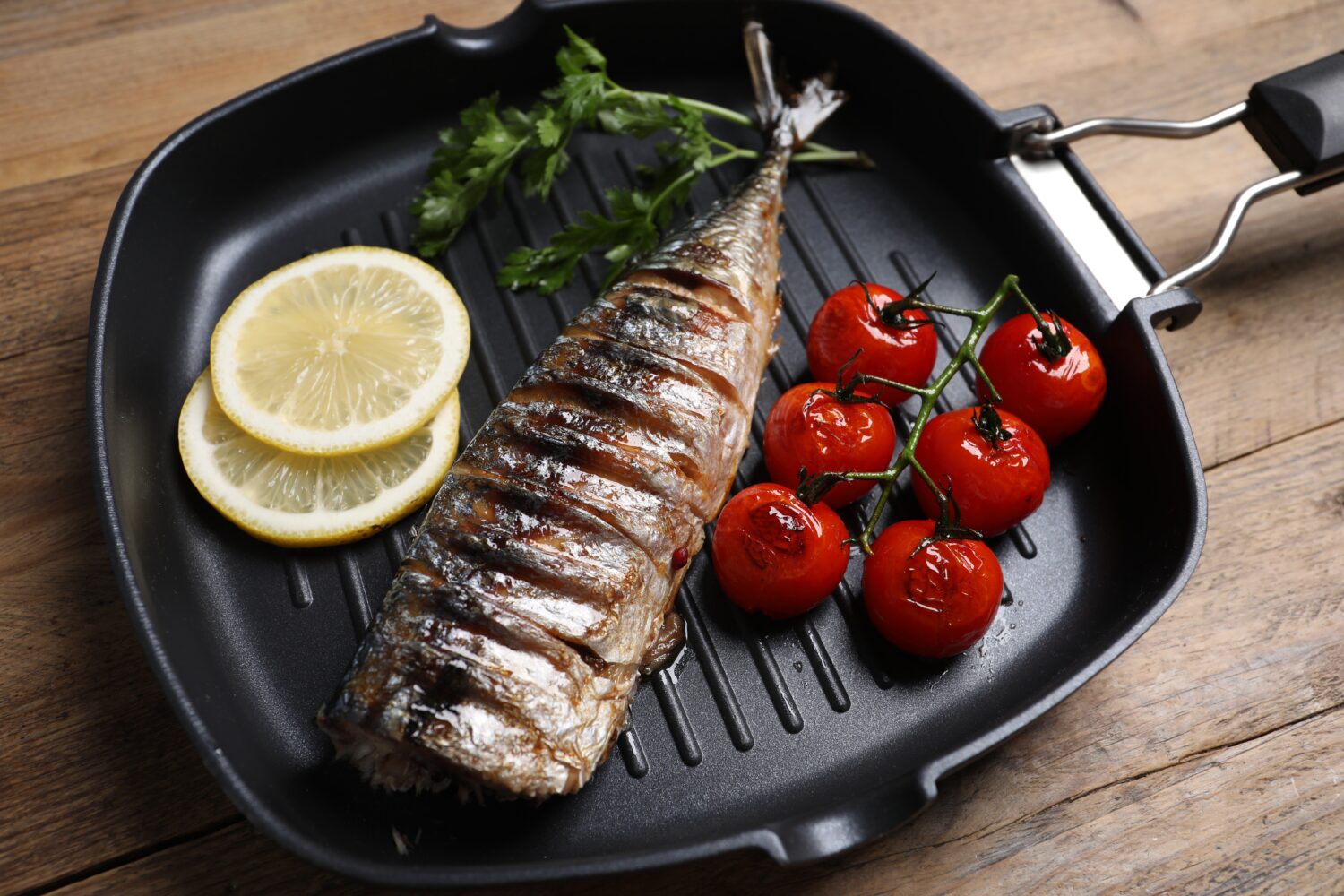 Апетитна скумбрія на вугіллі за 20 хвилин