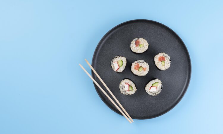 Суші з крабовими паличками: легкий домашній рецепт