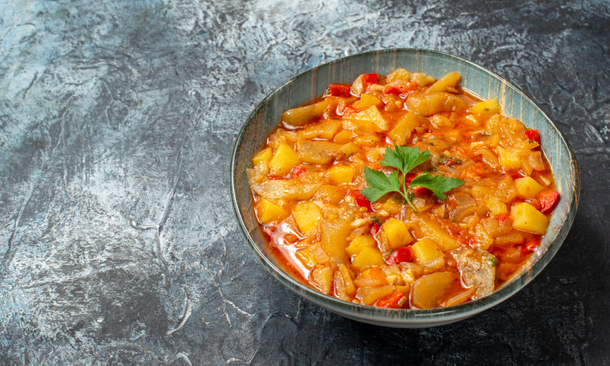 Соковите соте з кабачків та сезонних овочів за 20 хвилин