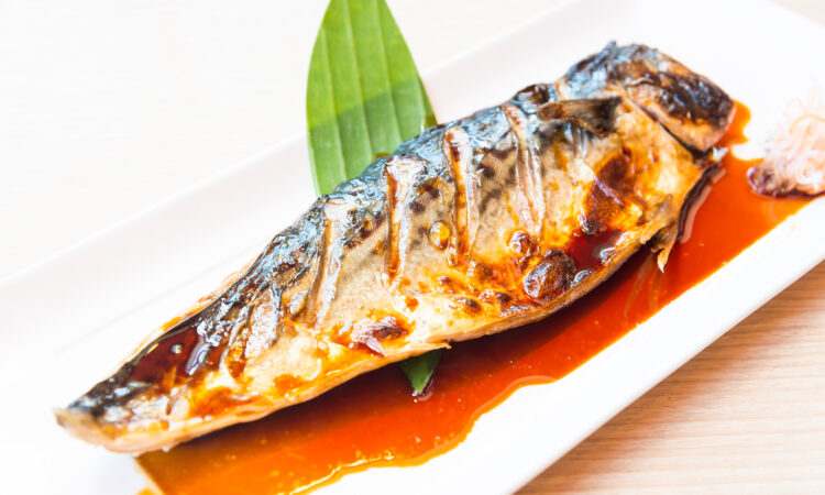 скумбрія на мангалі в соєвому соусі