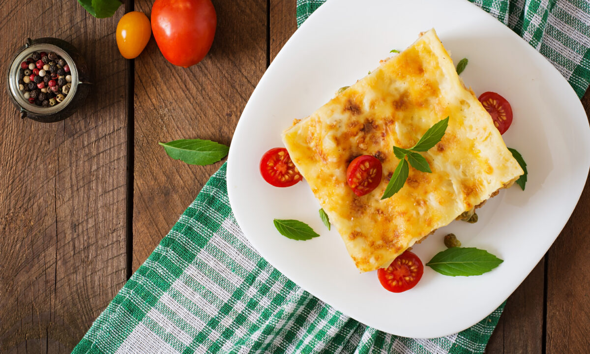 Легкая лазанья из лаваша с курицей и грибами.